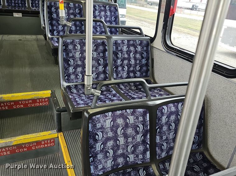 image for item DM1516 2011 Gillig G27B102N4 transit bus