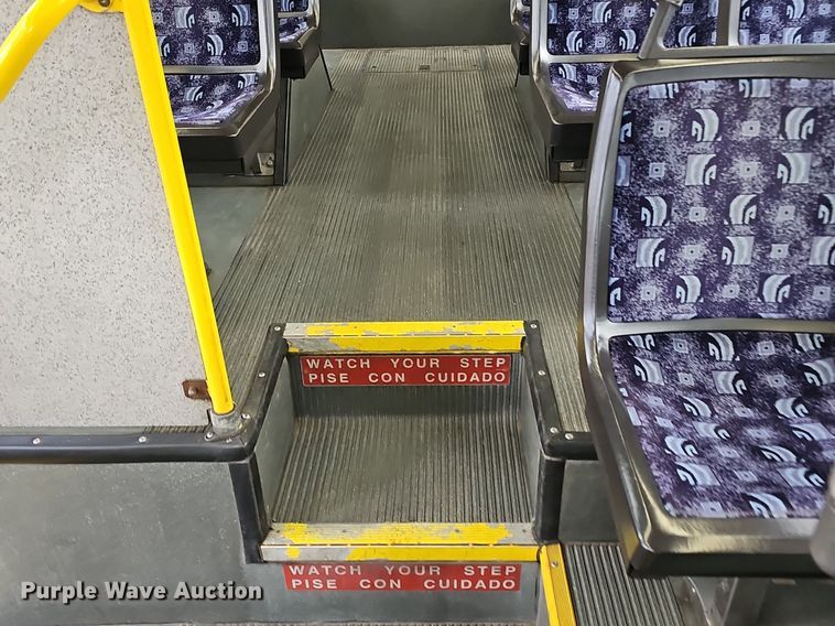 image for item DM1516 2011 Gillig G27B102N4 transit bus