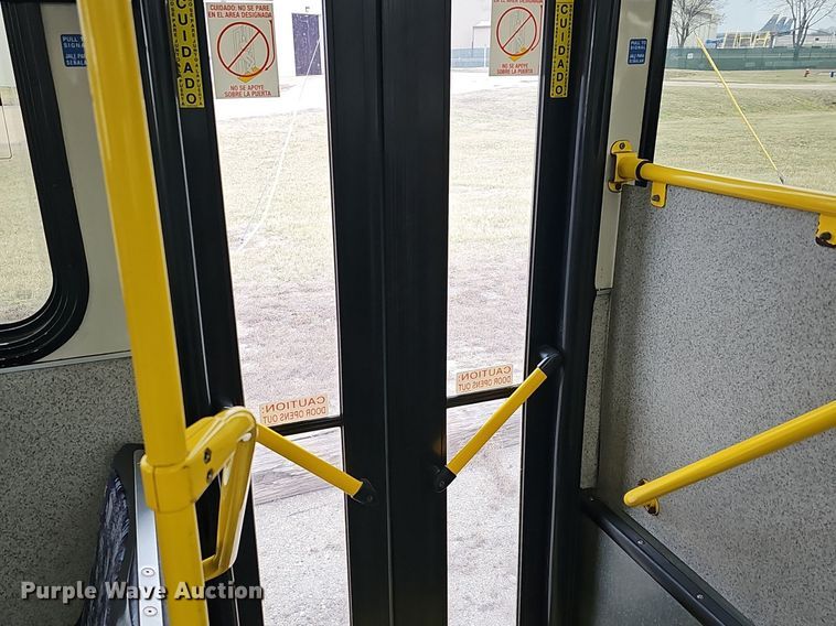 image for item DM1516 2011 Gillig G27B102N4 transit bus