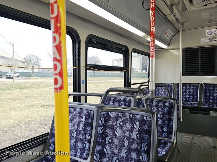 image for item DM1516 2011 Gillig G27B102N4 transit bus