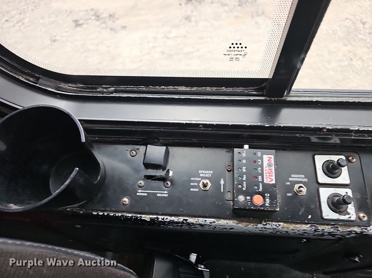 image for item DM1516 2011 Gillig G27B102N4 transit bus