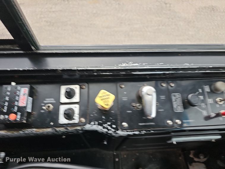 image for item DM1516 2011 Gillig G27B102N4 transit bus