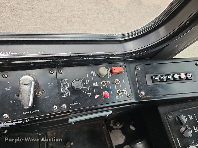 image for item DM1516 2011 Gillig G27B102N4 transit bus