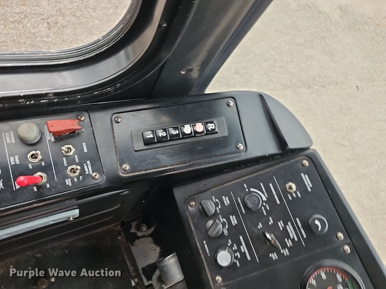 image for item DM1516 2011 Gillig G27B102N4 transit bus