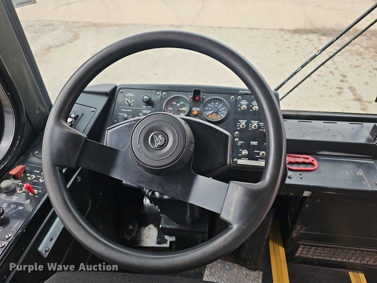 image for item DM1516 2011 Gillig G27B102N4 transit bus