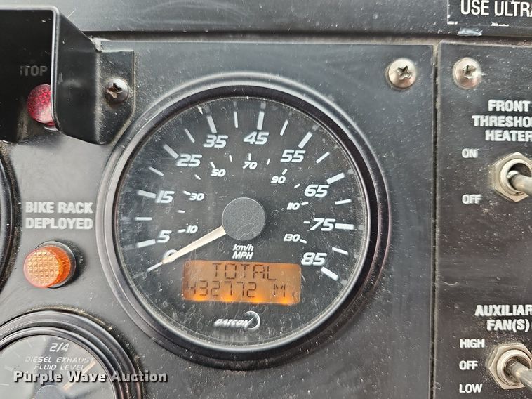 image for item DM1516 2011 Gillig G27B102N4 transit bus