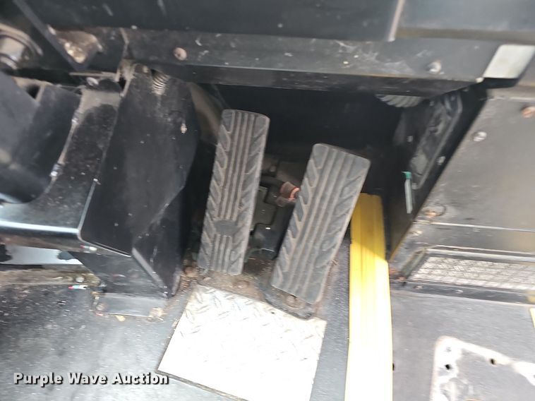 image for item DM1516 2011 Gillig G27B102N4 transit bus