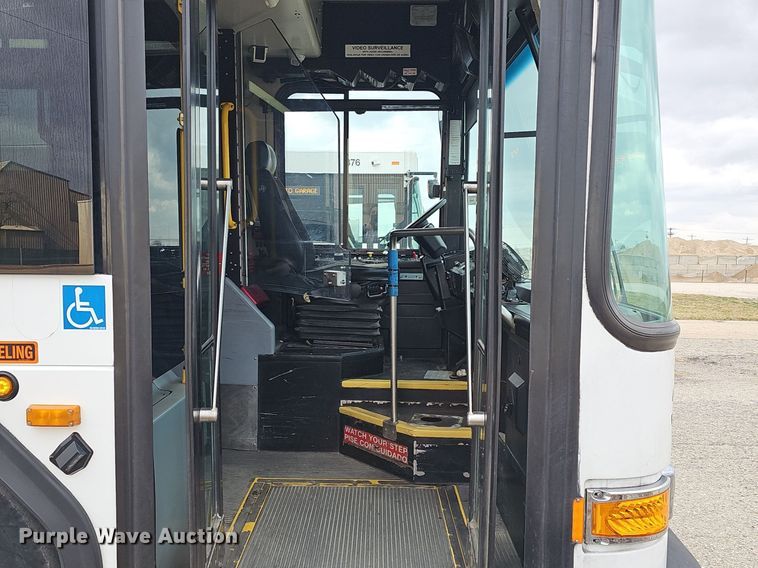 image for item DM1516 2011 Gillig G27B102N4 transit bus