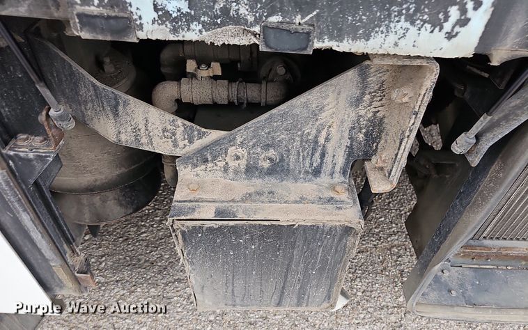 image for item DM1516 2011 Gillig G27B102N4 transit bus