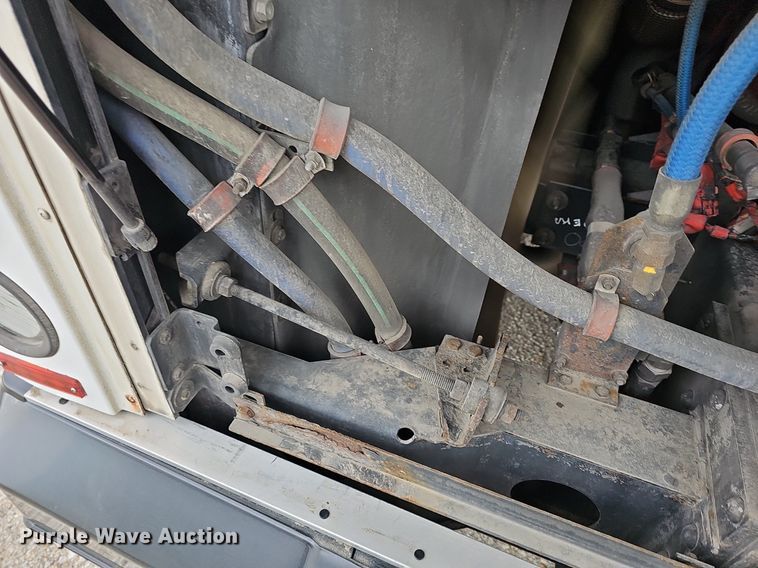 image for item DM1516 2011 Gillig G27B102N4 transit bus