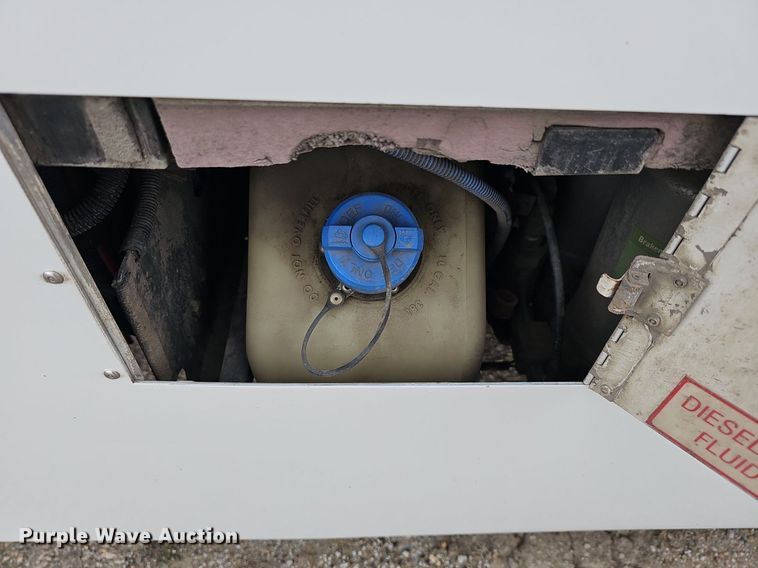 image for item DM1516 2011 Gillig G27B102N4 transit bus