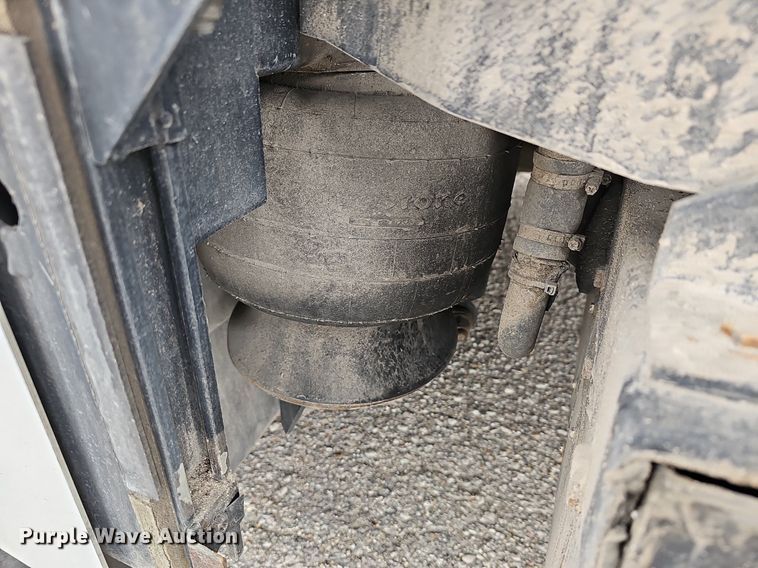 image for item DM1516 2011 Gillig G27B102N4 transit bus