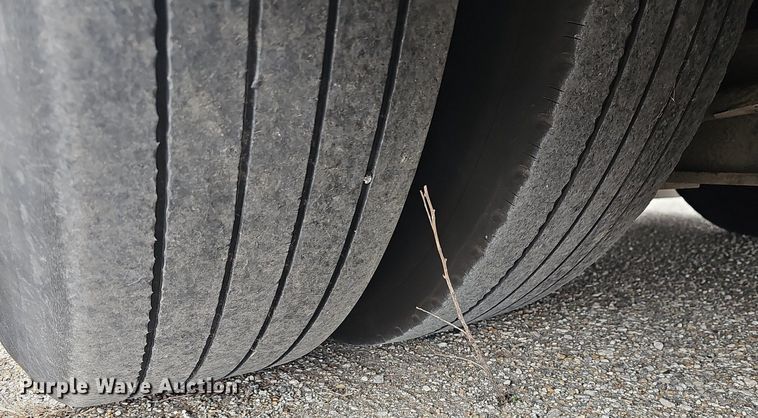 image for item DM1516 2011 Gillig G27B102N4 transit bus