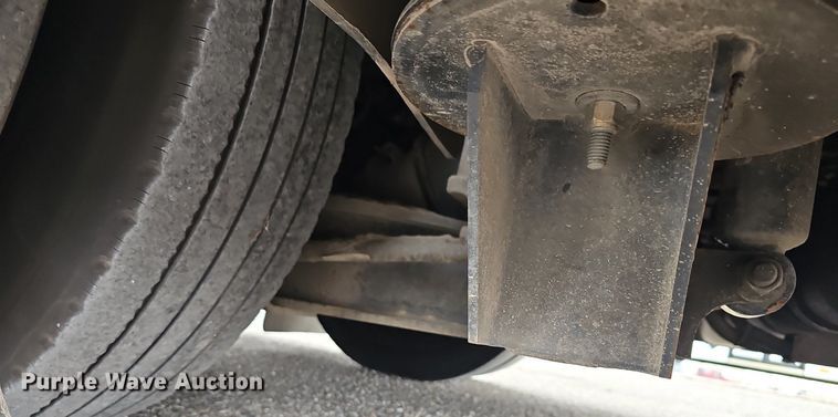 image for item DM1516 2011 Gillig G27B102N4 transit bus