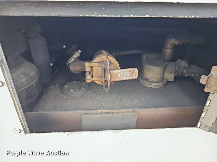 image for item DM1516 2011 Gillig G27B102N4 transit bus