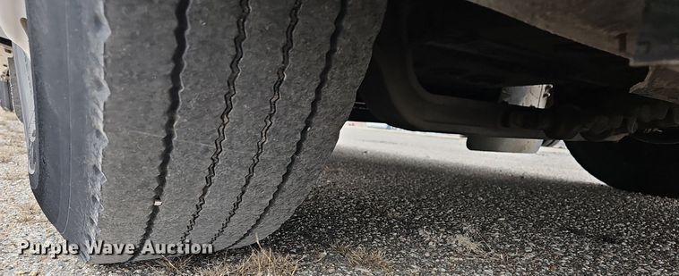 image for item DM1516 2011 Gillig G27B102N4 transit bus