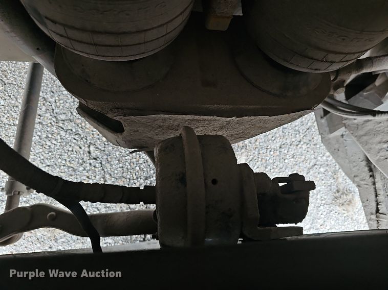 image for item DM1516 2011 Gillig G27B102N4 transit bus