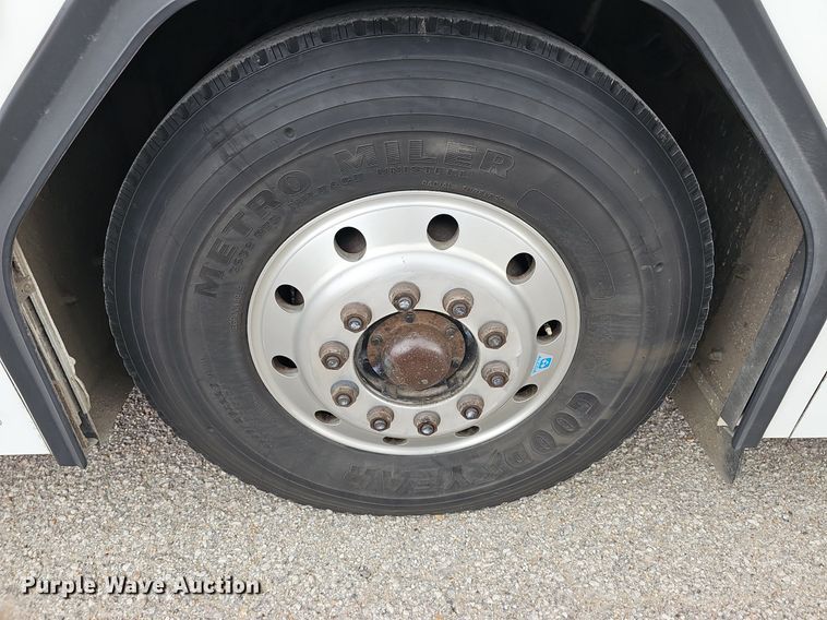 image for item DM1516 2011 Gillig G27B102N4 transit bus