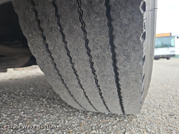 image for item DM1516 2011 Gillig G27B102N4 transit bus