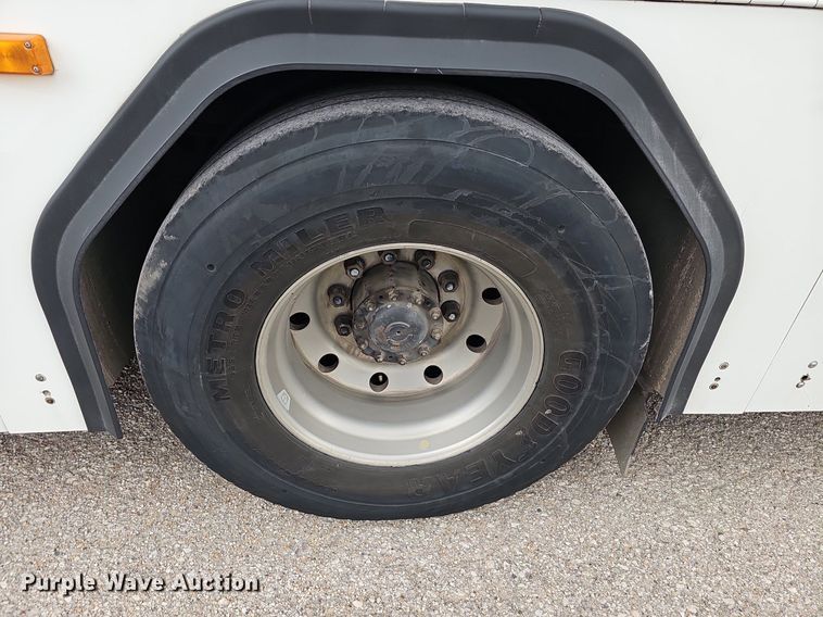 image for item DM1516 2011 Gillig G27B102N4 transit bus