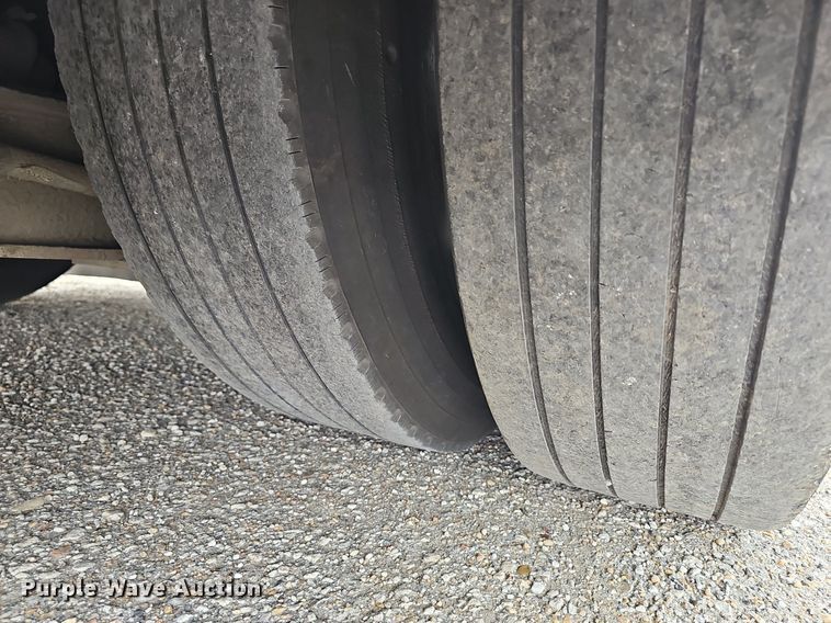 image for item DM1516 2011 Gillig G27B102N4 transit bus