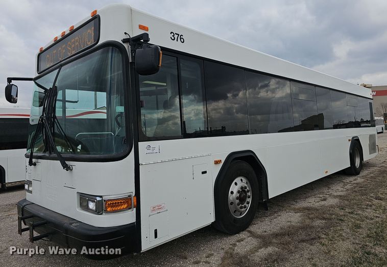 image for item DM1517 2011 Gillig G27B102N4 transit bus