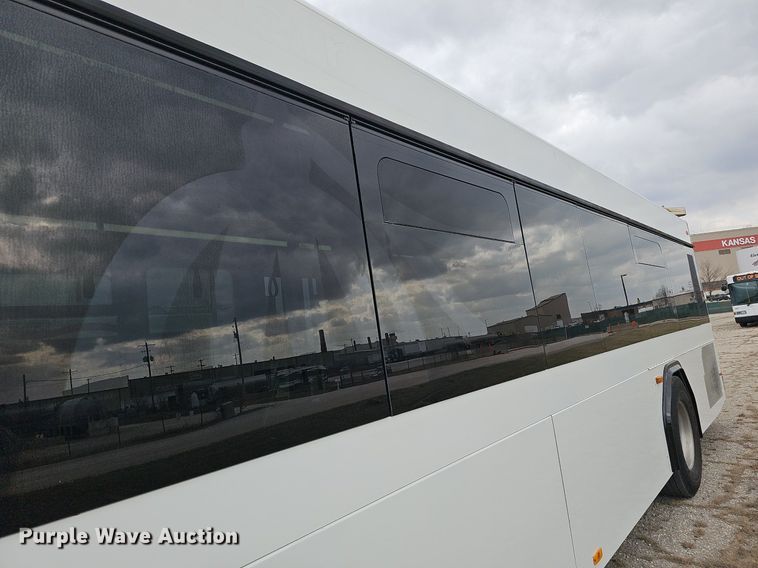 image for item DM1517 2011 Gillig G27B102N4 transit bus