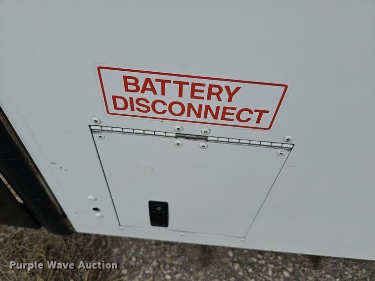 image for item DM1517 2011 Gillig G27B102N4 transit bus