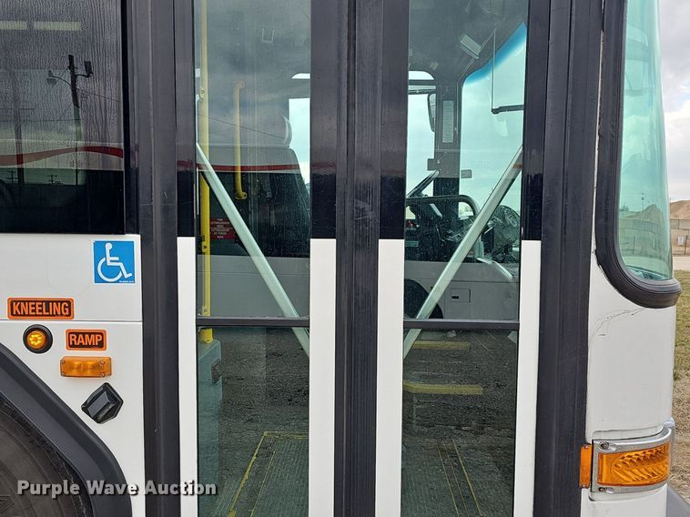 image for item DM1517 2011 Gillig G27B102N4 transit bus