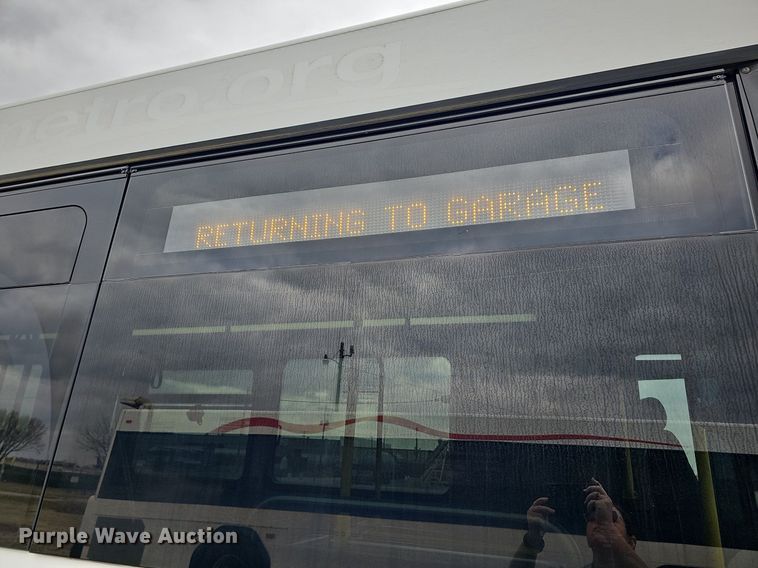 image for item DM1517 2011 Gillig G27B102N4 transit bus