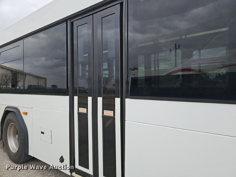 image for item DM1517 2011 Gillig G27B102N4 transit bus