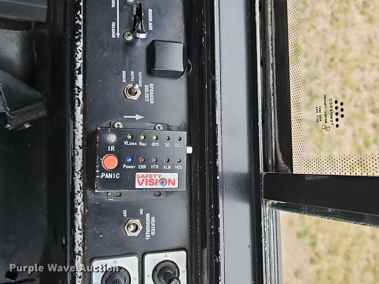 image for item DM1517 2011 Gillig G27B102N4 transit bus