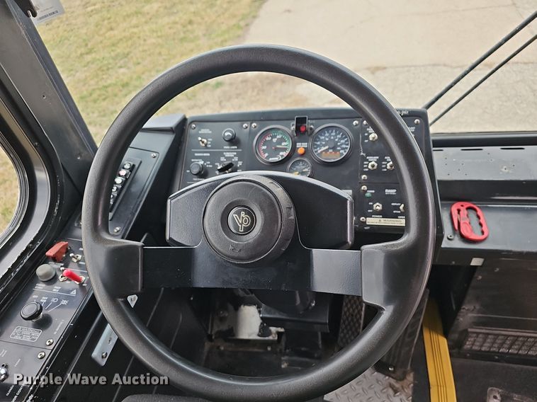 image for item DM1517 2011 Gillig G27B102N4 transit bus