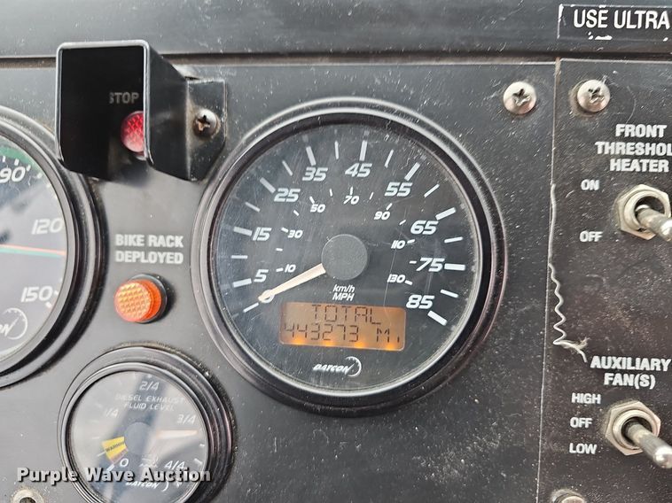 image for item DM1517 2011 Gillig G27B102N4 transit bus