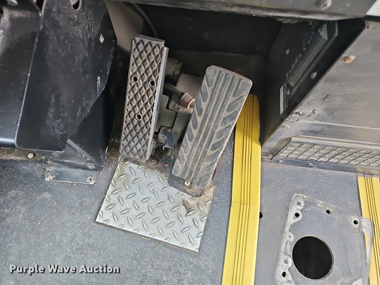 image for item DM1517 2011 Gillig G27B102N4 transit bus