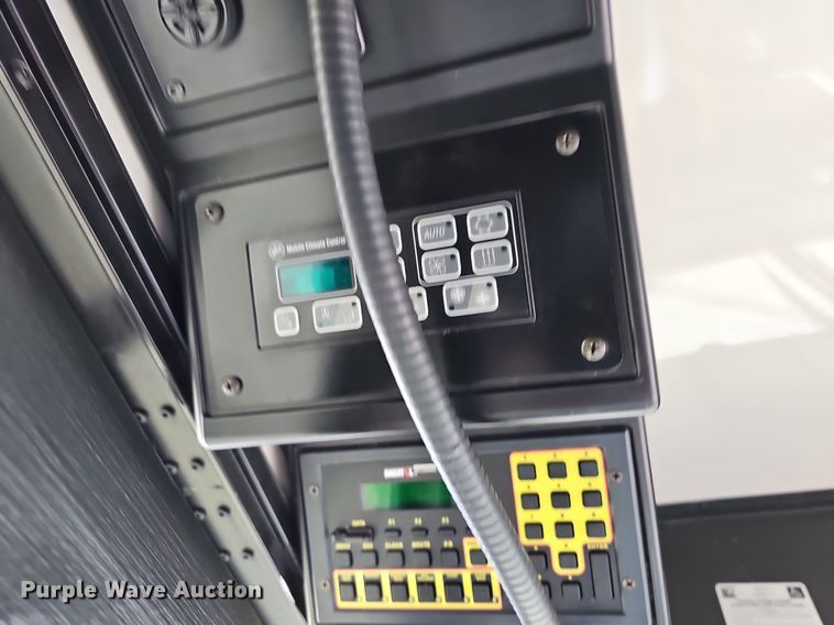 image for item DM1517 2011 Gillig G27B102N4 transit bus