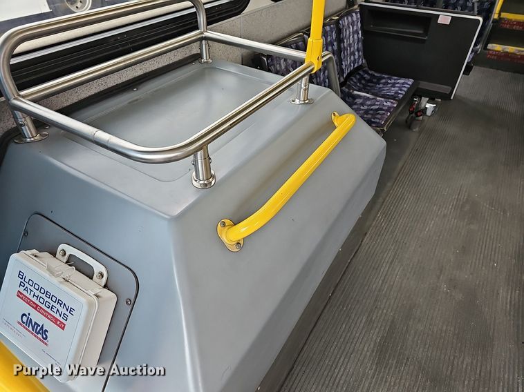 image for item DM1517 2011 Gillig G27B102N4 transit bus