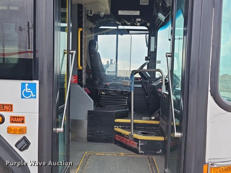 image for item DM1517 2011 Gillig G27B102N4 transit bus