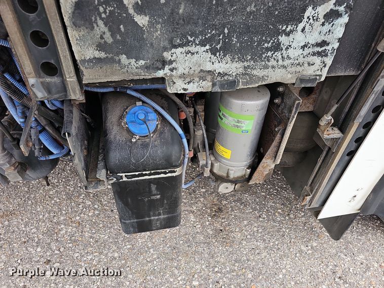 image for item DM1517 2011 Gillig G27B102N4 transit bus