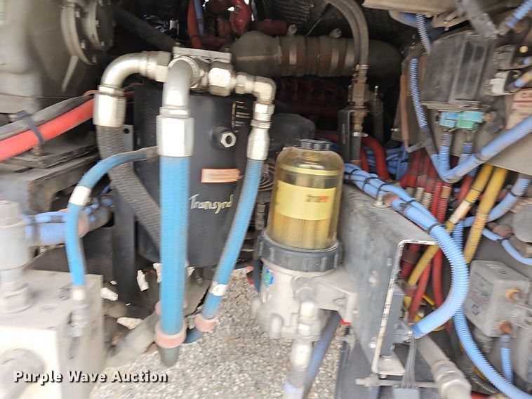 image for item DM1517 2011 Gillig G27B102N4 transit bus