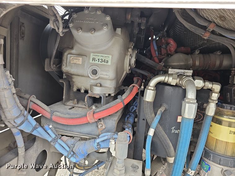 image for item DM1517 2011 Gillig G27B102N4 transit bus