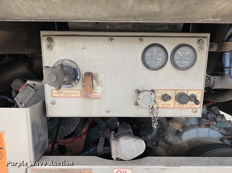 image for item DM1517 2011 Gillig G27B102N4 transit bus