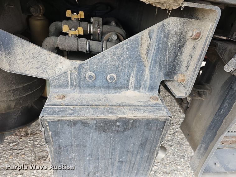 image for item DM1517 2011 Gillig G27B102N4 transit bus