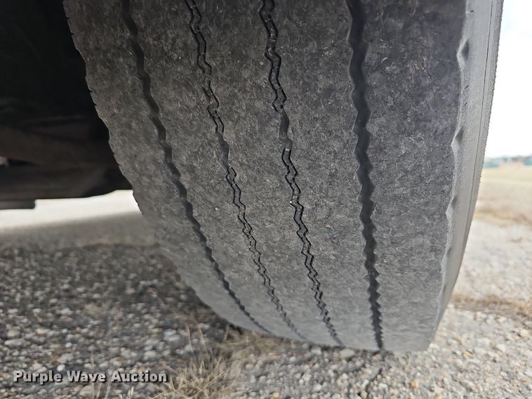 image for item DM1517 2011 Gillig G27B102N4 transit bus