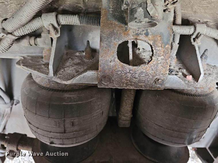 image for item DM1517 2011 Gillig G27B102N4 transit bus