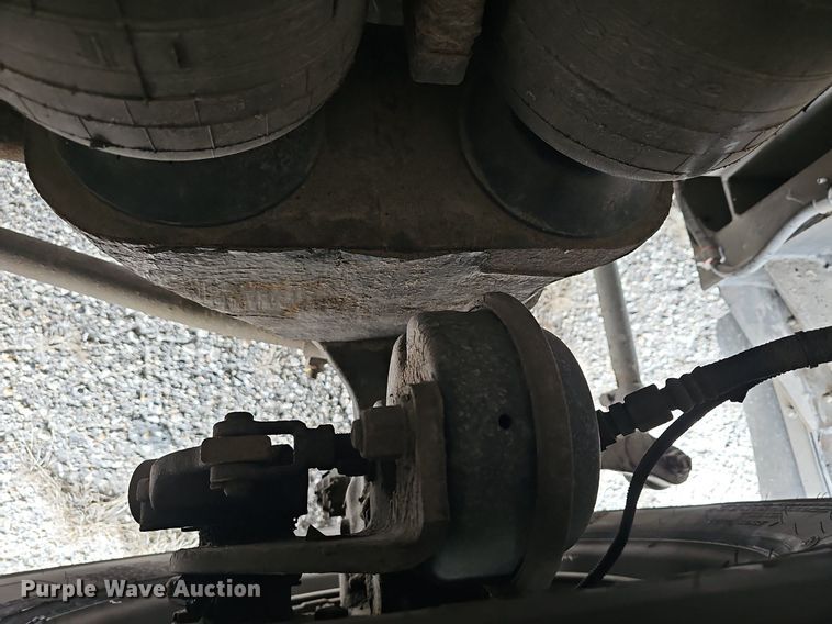 image for item DM1517 2011 Gillig G27B102N4 transit bus