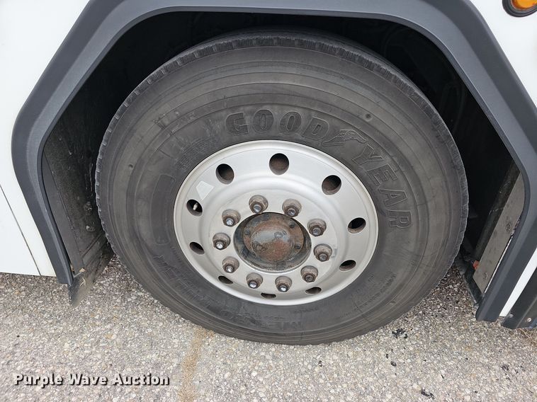 image for item DM1517 2011 Gillig G27B102N4 transit bus