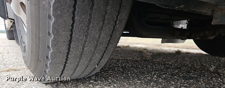 image for item DM1517 2011 Gillig G27B102N4 transit bus