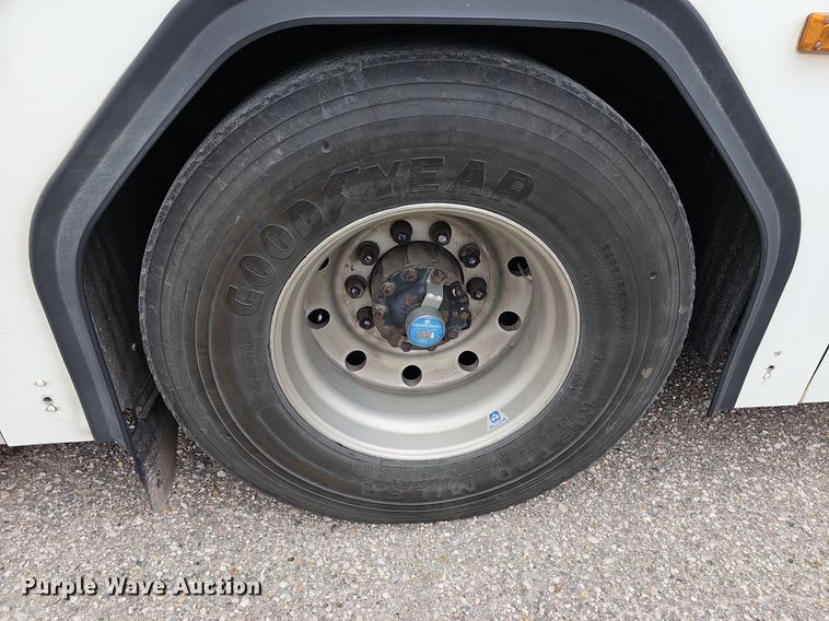 image for item DM1517 2011 Gillig G27B102N4 transit bus