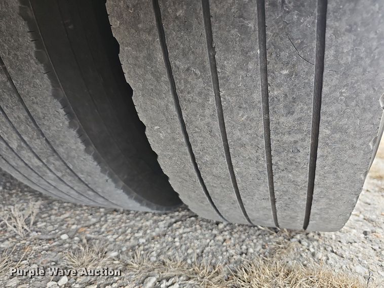 image for item DM1517 2011 Gillig G27B102N4 transit bus